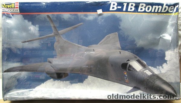 Revell 1/48 Rockwell B-1B Bomber with AGM-69A SRAM Missiles 